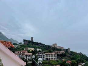 --HOTEL DEAL-- Rooms With Castle View